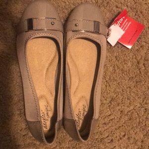 Gel/memory foam comfort flats.